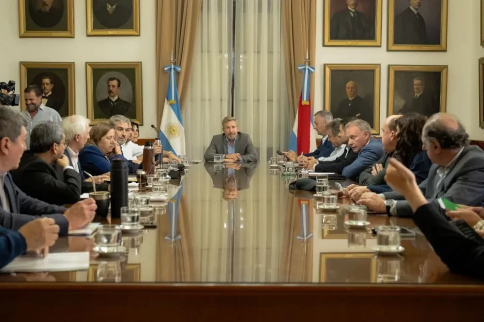 Frigerio encabezó una nueva reunión de gabinete con eje en la seguridad y la salud pública