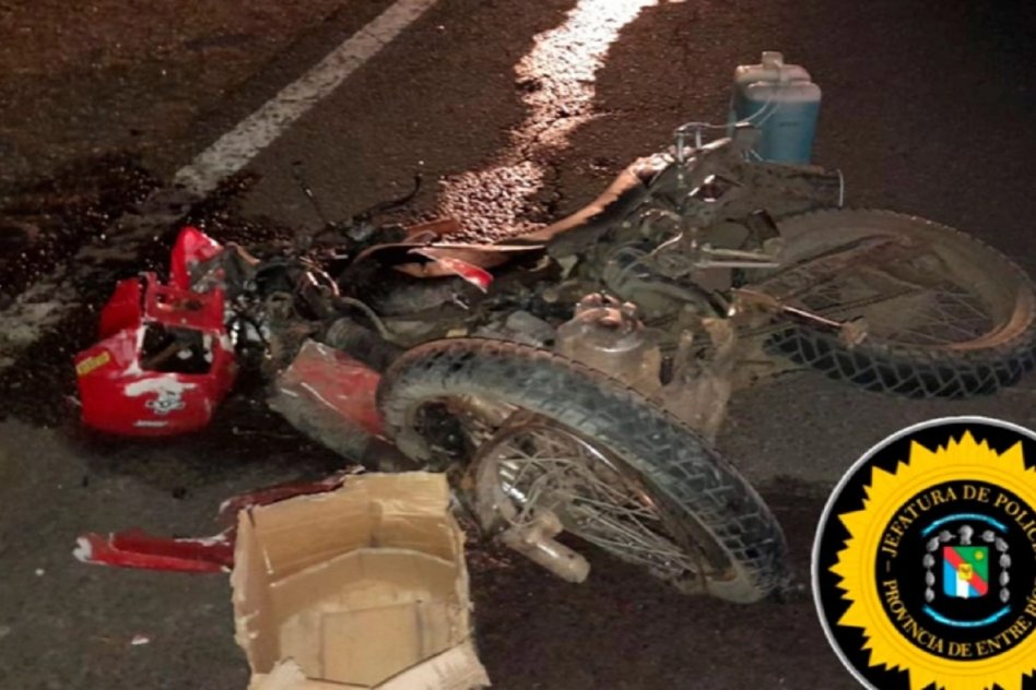 VILLA DOMINGUEZ Ruta 130: Motociclista está grave tras chocar con camión