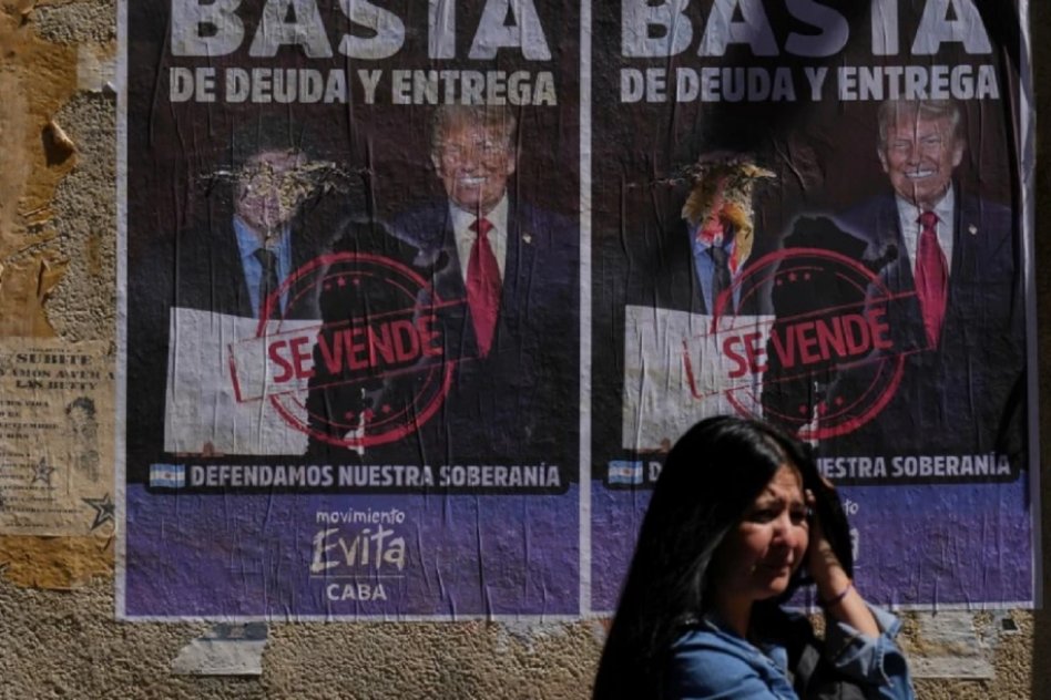Más del 60% rechaza la estrategia de Milei de aferrarse a Macri y Trump
