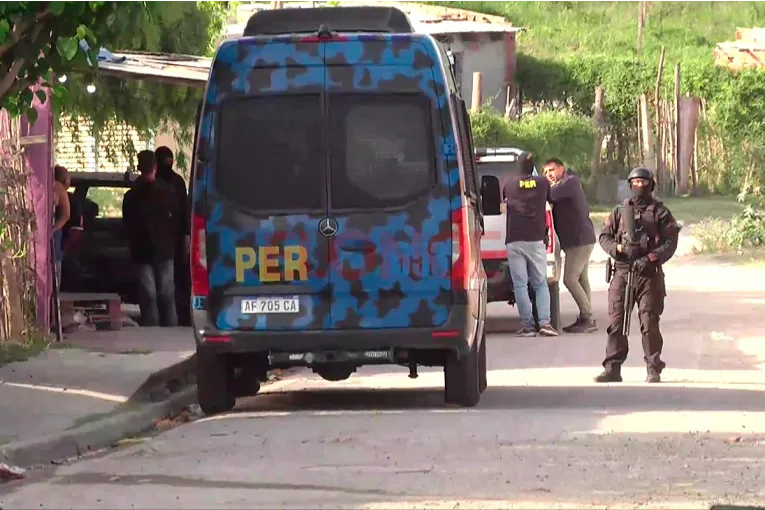 Crimen de Jazmín González: secuestraron dos armas de fuego durante allanamientos en Paraná