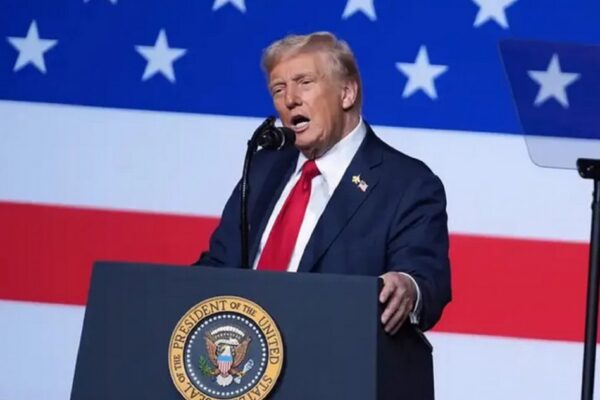 Trump prorroga el bloqueo contra Irán