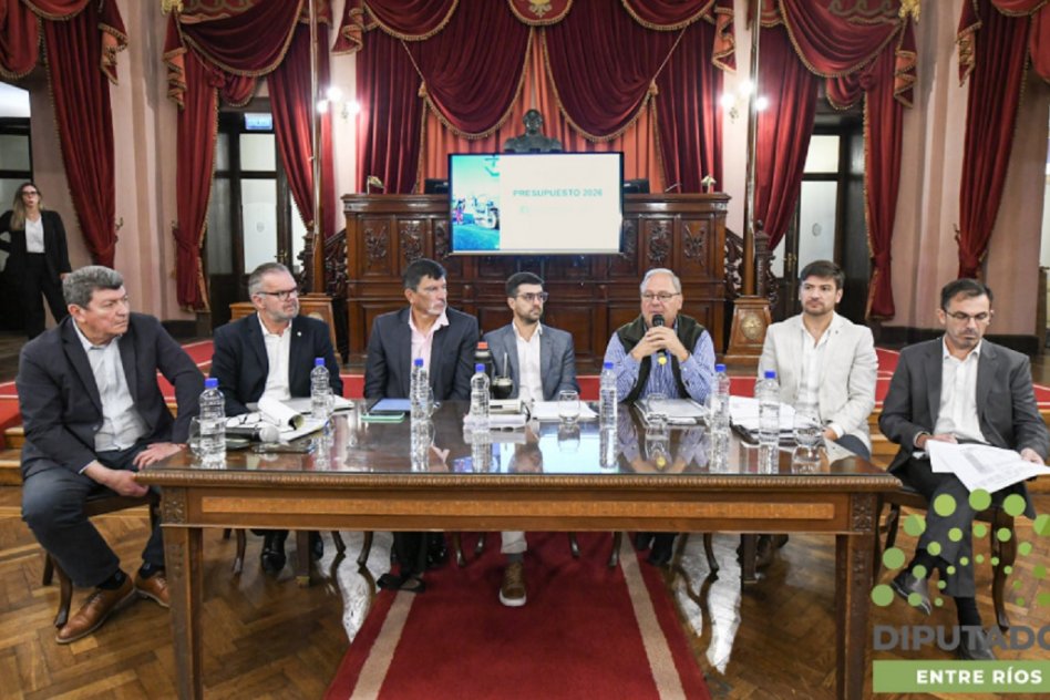 Camara de diputados de Entre Rios: Debate en comisión sobre el presupuesto de obra pública junto a funcionarios del Ministerio de Planeamiento