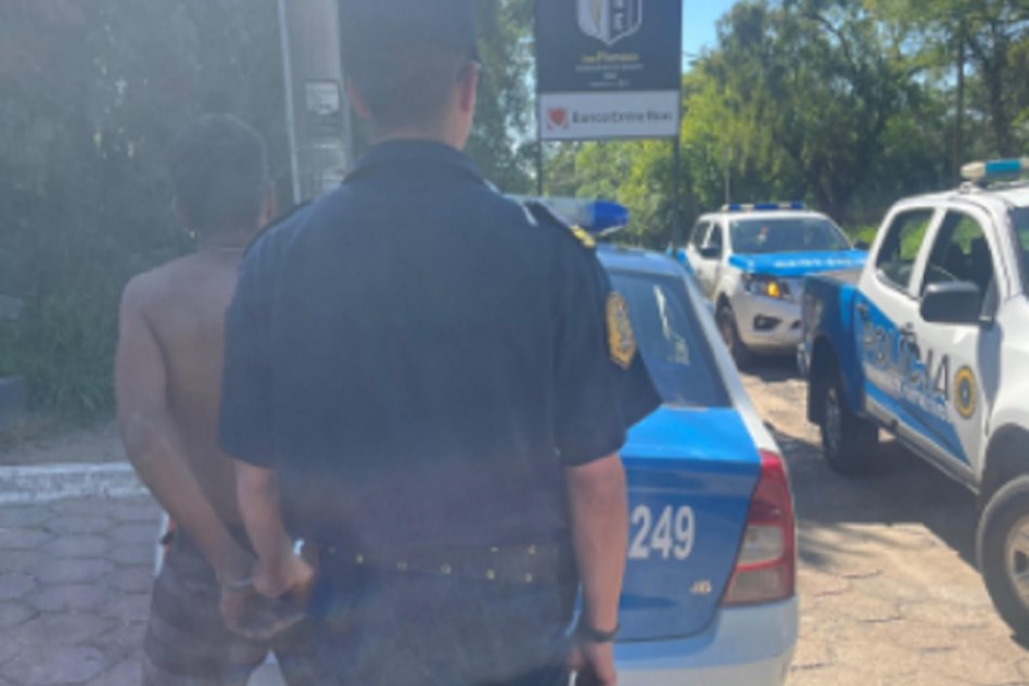 Dijo ser víctima de un robo y se arrojó a un arroyo en busca de ayuda