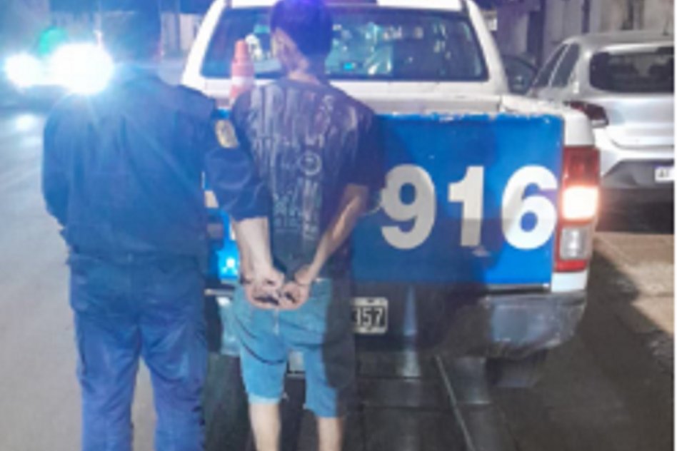 COMISARÍA 16 Intentó robarle a una mujer armado con un cuchillo y fue reducido por un vecino