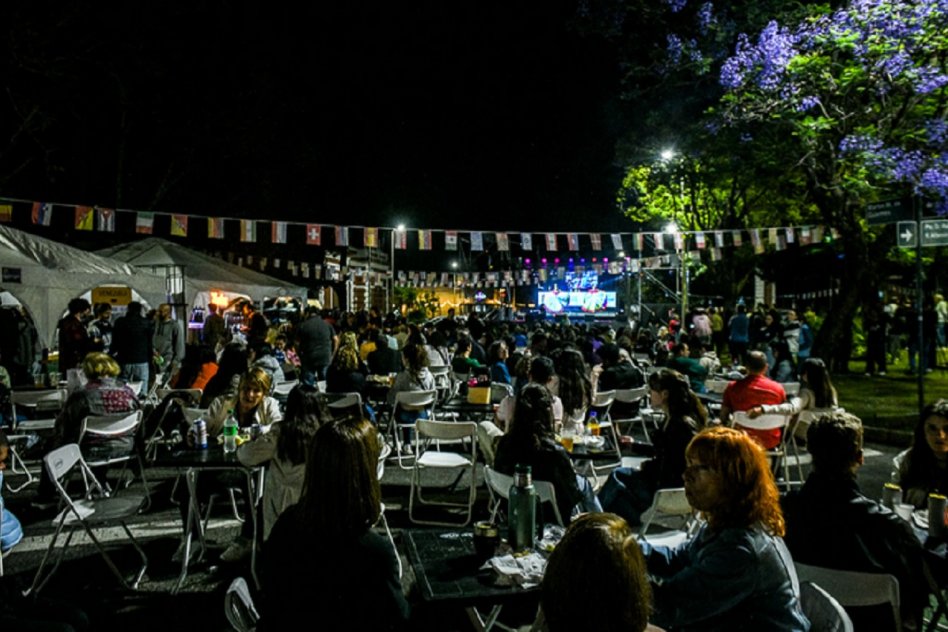 Sala mayo Los paranaenses disfrutaron de un fin de semana de sabores, tradiciones y cultura en la Feria de las Colectividades