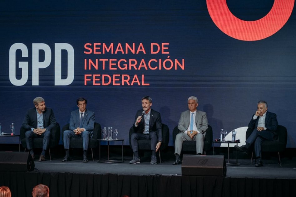 Frigerio participó de una jornada de formación política ante 400 jóvenes