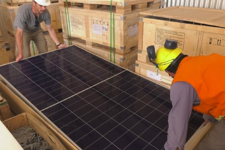Avanza la instalación de las estructuras fotovoltaicas en el Parque Industrial