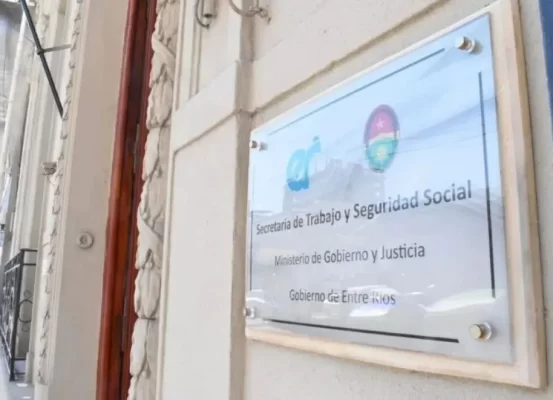 La provincia cerró la paritaria estatal con un aumento remunerativo y liquidará por decreto a los docentes