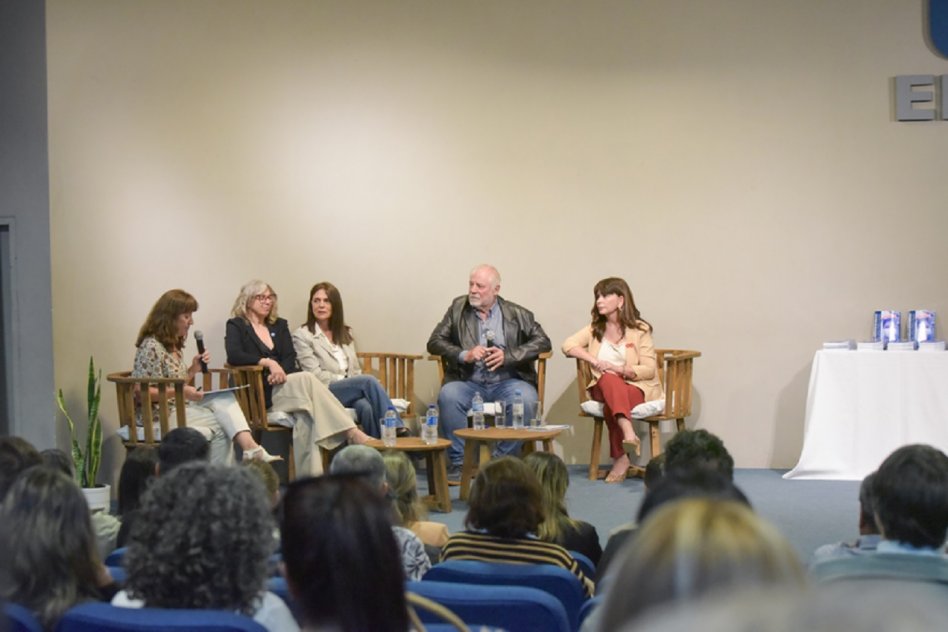 Upcn homenajea a trabajadores de salud con un libro sobre sus experiencias y vivencias en pandemia