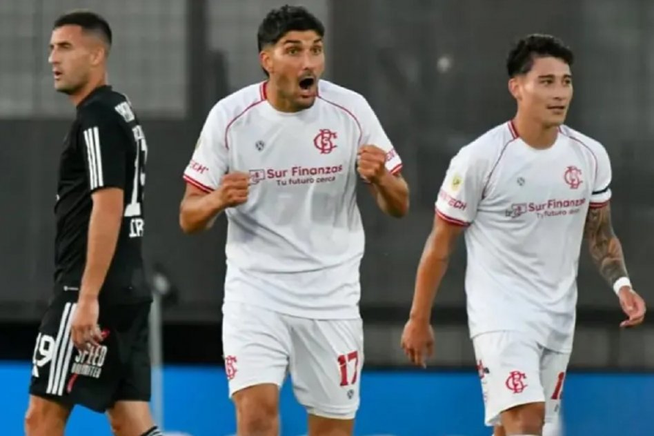 a cuartos de final Barracas Central resistió con uno menos y eliminó a Riestra en el alargue
