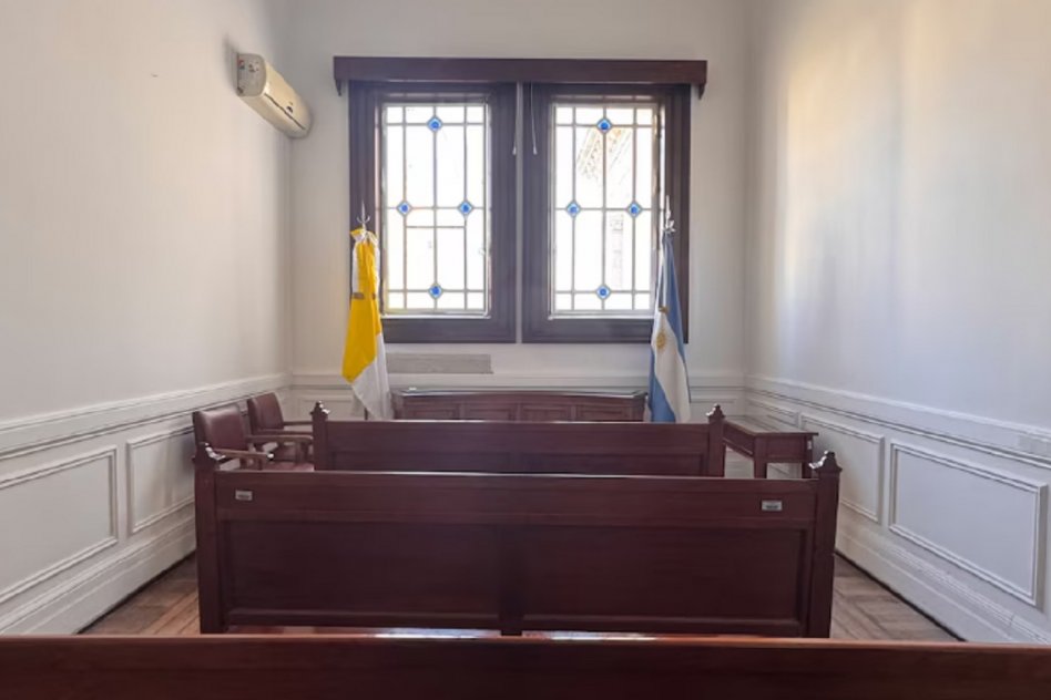 El despacho del expulsado senador Edgardo Kueider fue convertido en una zona para rezar