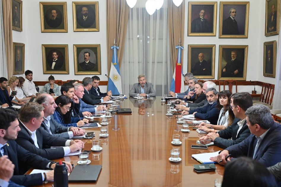 Vehículos, nuevos sistemas de digitalización y viviendas, fueron los temas centrales de la reunión de gabinete