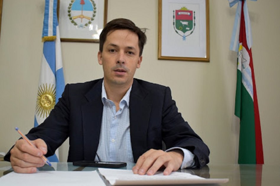 SE REACTIVA OBRA CLAVE DE AGUA EN NOGOYÁ Schneider: “Que hoy podamos estar trabajando para recuperarla y ponerla en servicios nos pone muy contentos”