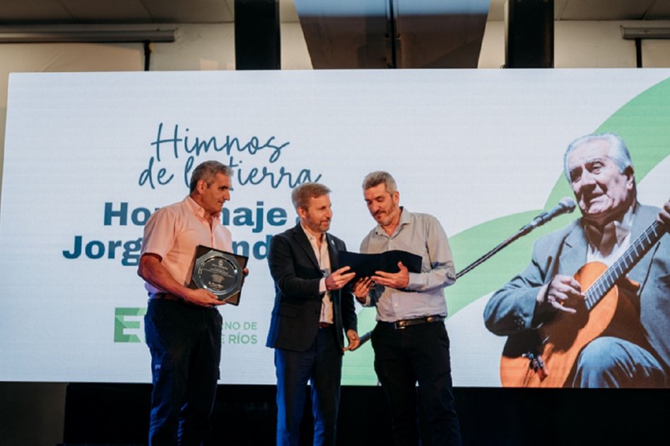 Frigerio encabezó un emotivo homenaje a Jorge Méndez en el CPC
