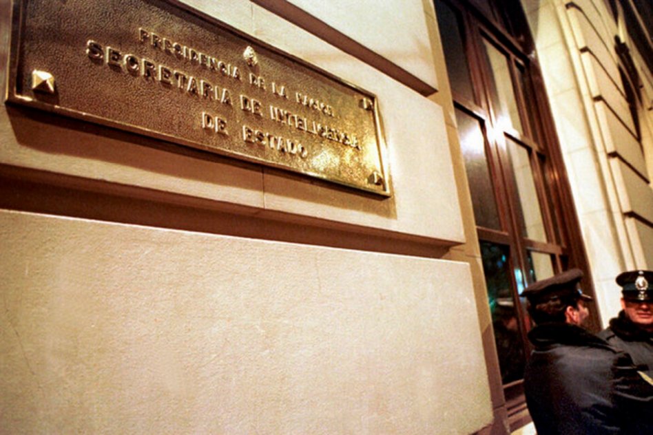 Abogados entrerrianos presentaron un hábeas corpus contra el DNU de Milei que faculta a la SIDE a detener personas