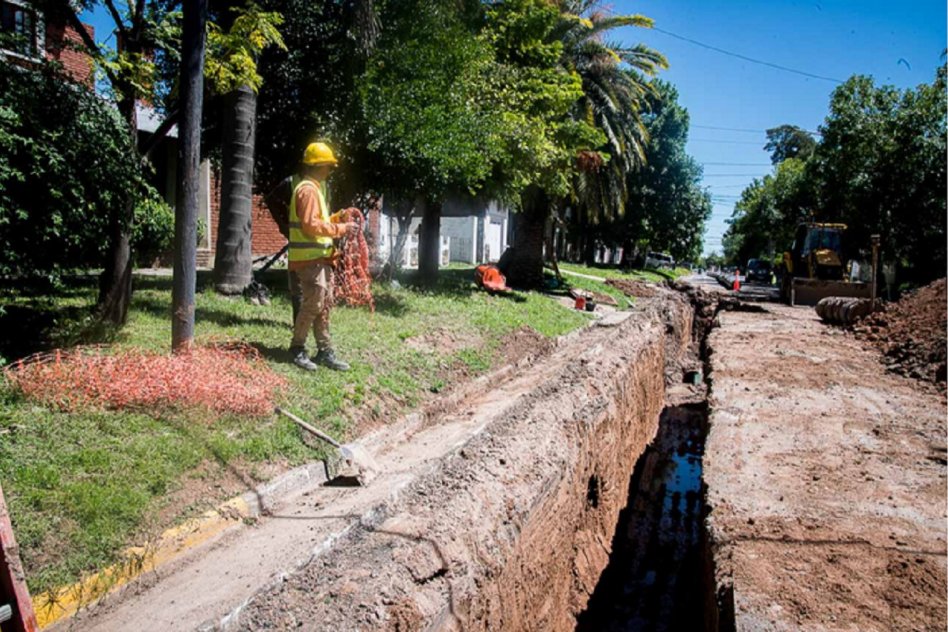Avanza la mejora del servicio de agua potable y se realizan tareas de bacheo en sectores intervenidos