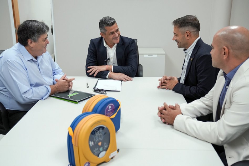 El Ministerio de Salud recibió 16 desfibriladores externos automáticos donados por el Iafas