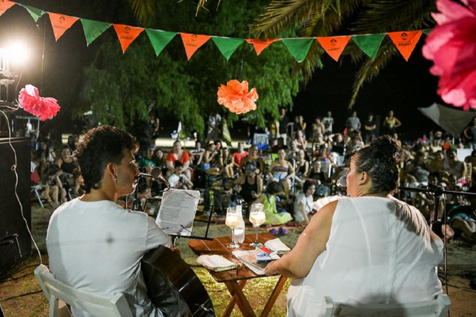 Ritmos de la Tierra y una puesta en escena junto al río