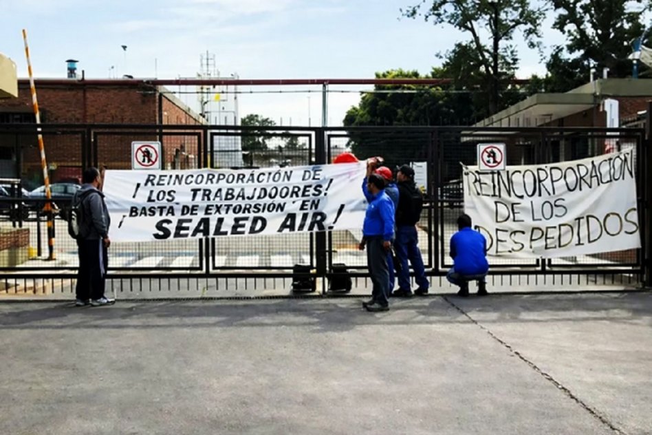en la lucha Obreros paran y ocupan plantas en defensa de sus puestos de trabajo