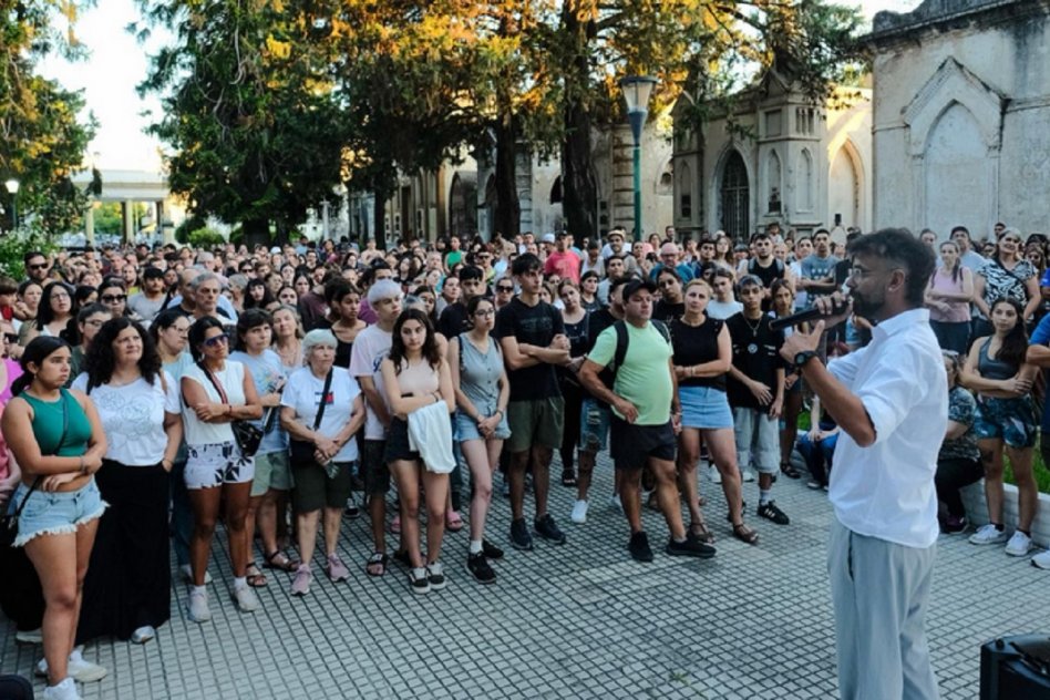 Masiva participación en una nueva edición del Ciclo Atardeceres en el Cementerio