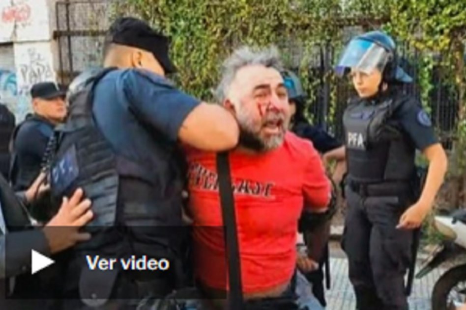 La Policía Federal agredió y detuvo a un camarógrafo de A24 antes de la sesión en Senado