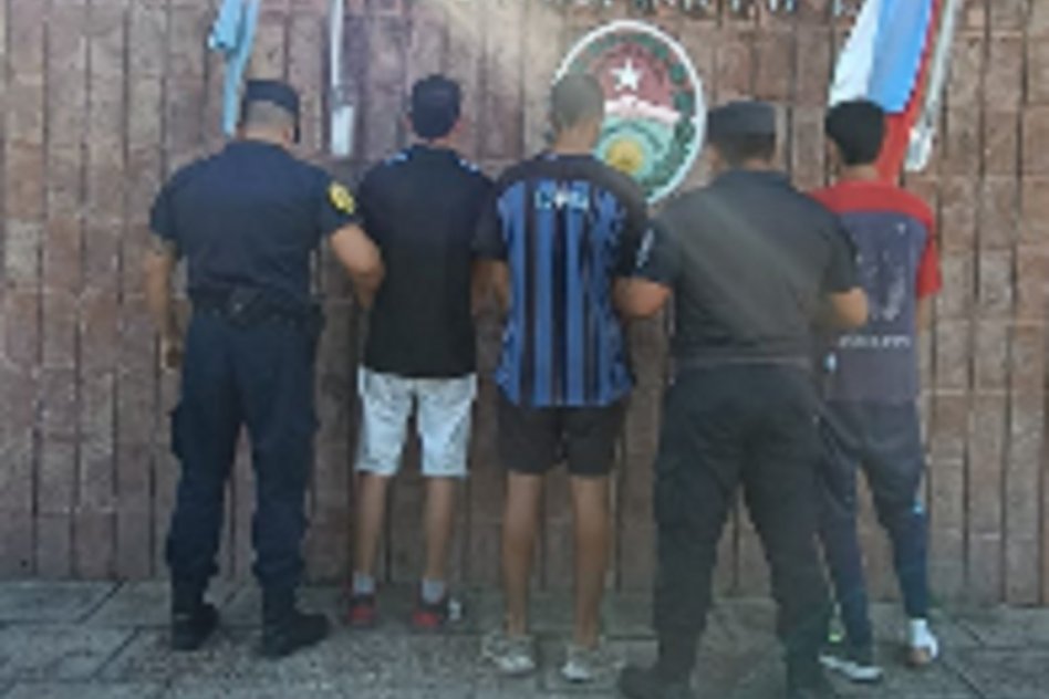 DEPARTAMENTAL LA PAZ Santa Elena Intentaban forzar la puerta de una vivienda y fueron detenidos