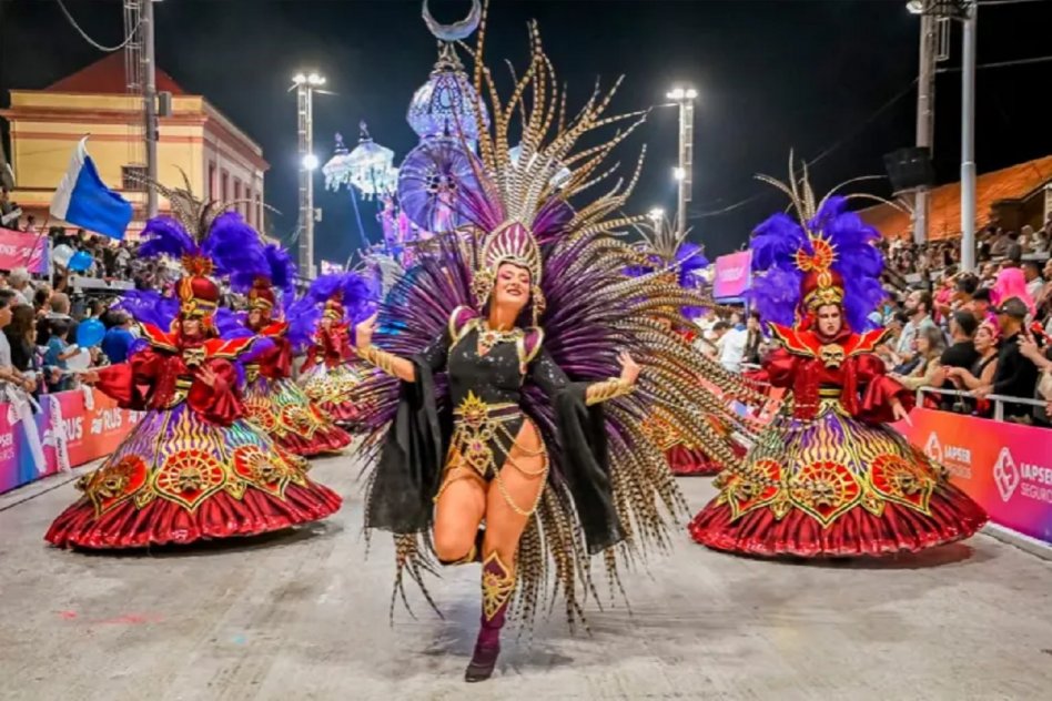 Más de 20 mil personas vivieron la octava noche del Carnaval del País