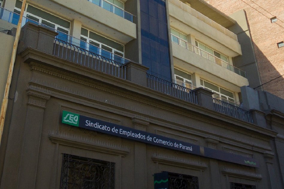 Paritaria de Comercio: acuerdan suba del 5% en tres tramos y suma fija de .000