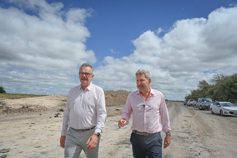 Frigerio recorrió la obra de reconstrucción del camino entre Viale y Arroyo El Durazno