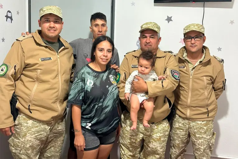 SANTA ELENA Policías entrerrianos le salvaron la vida a una beba al realizarle maniobras de RCP