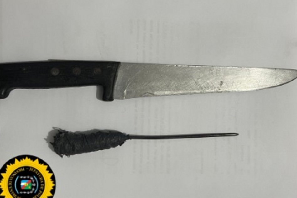 DEPARTAMENTAL LA PAZ Hombre discutió con su pareja e intentó autolesionarse. Junto a familiares, quisieron agredir a policías