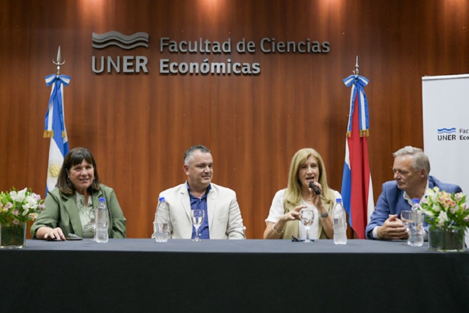 La intendenta Romero acompañó la entrega de certificados de la Diplomatura en Gestión de Municipios Sostenibles