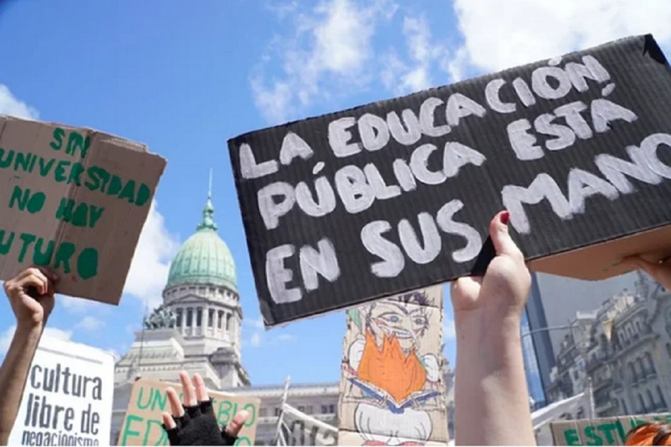 Ley de financiamiento Tercera semana de paro universitario por recomposición salarial