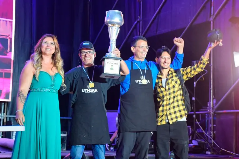 Fiesta en El Pingo: un equipo de Paraná se consagró campeón con su guiso de surubí