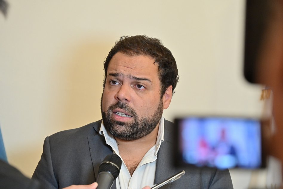 REUNIÓN GOBIERNO Y GREMIOS Troncoso: “Algo hay que hacer. Todos toman conciencia de la angustiante situación de la Caja”