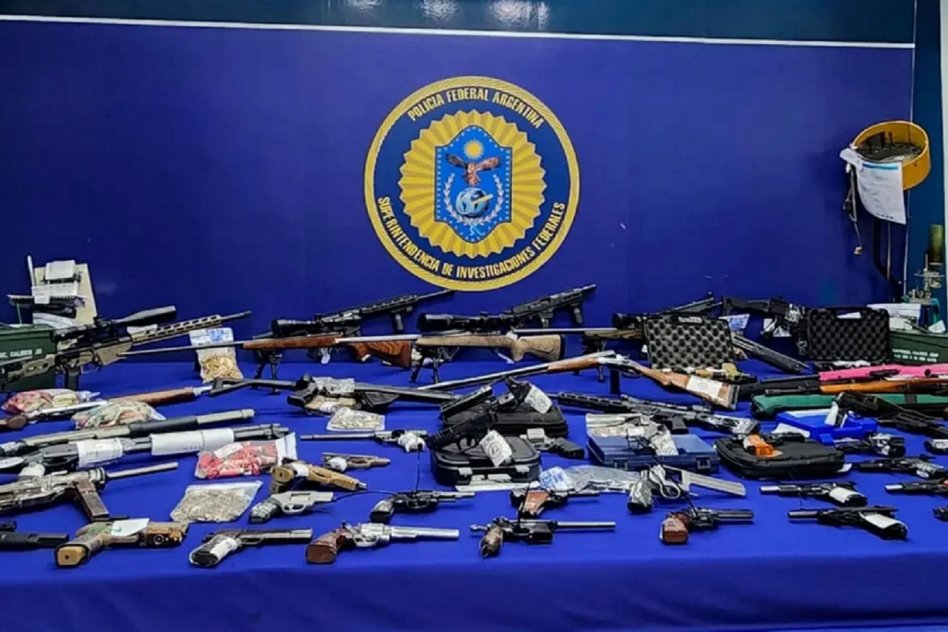 Cayó banda con ex empleados del RENAR que vendió pistolas, fusiles y ametralladoras en el mercado ilegal