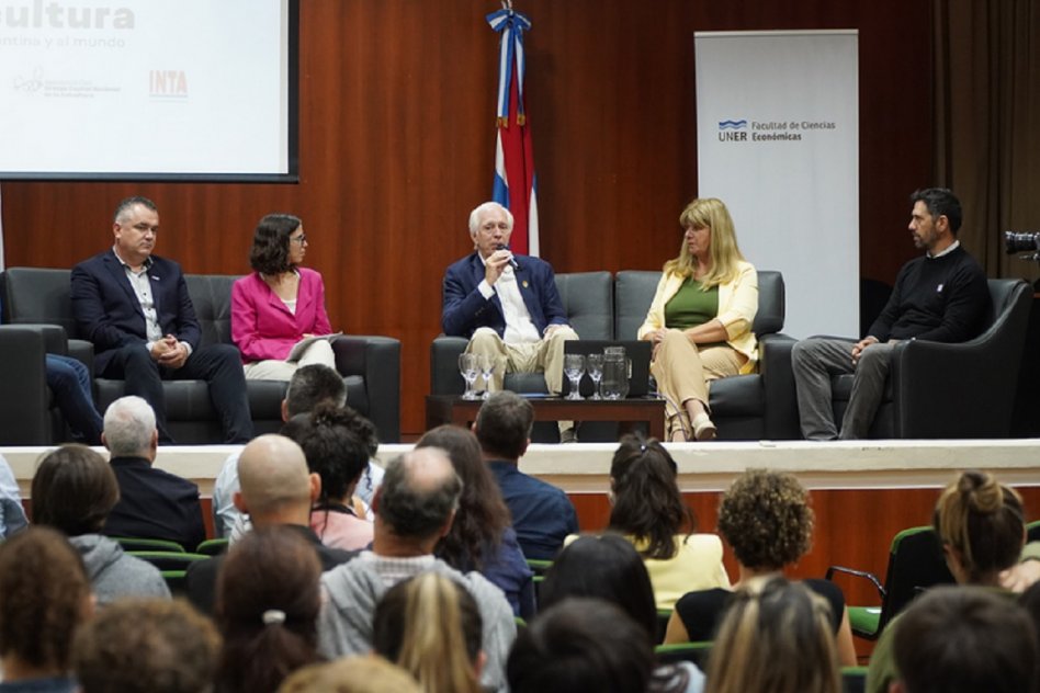 Se realiza en Paraná y Crespo un foro donde la ciencia muestra sus aportes a la cadena avícola entrerriana