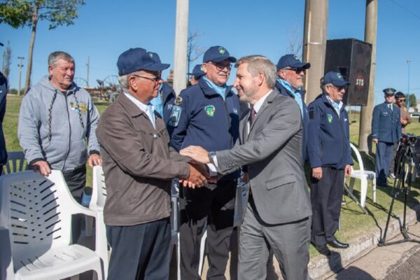Frigerio participó del homenaje a la gesta de Malvinas en Aldea Spatzenkutter