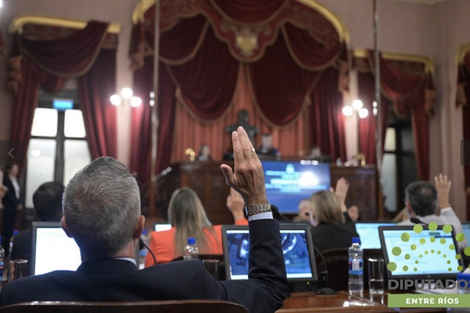 Media sanción a la creación de la Comisión Permanente de Seguimiento de la Deuda Pública
