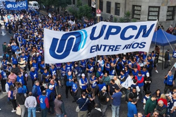 Miles de trabajadores de UPCN Entre Ríos marcharon por la dignidad y contra el ajuste