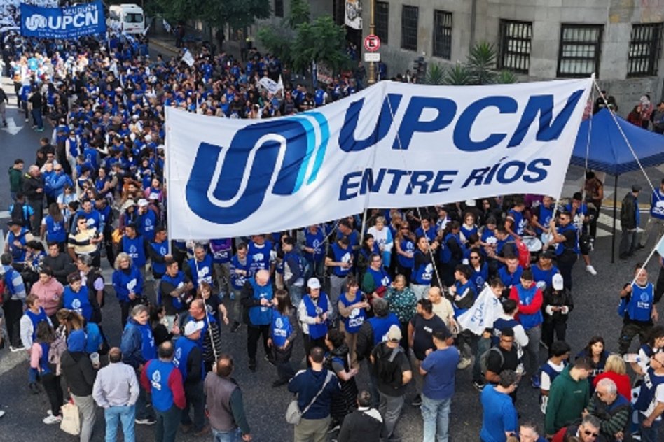 Miles de trabajadores de UPCN Entre Ríos marcharon por la dignidad y contra el ajuste