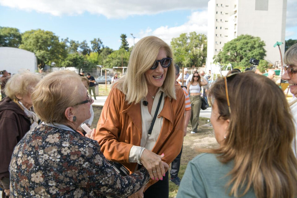 Con un festival cultural, la Municipalidad inauguró la plaza Borges