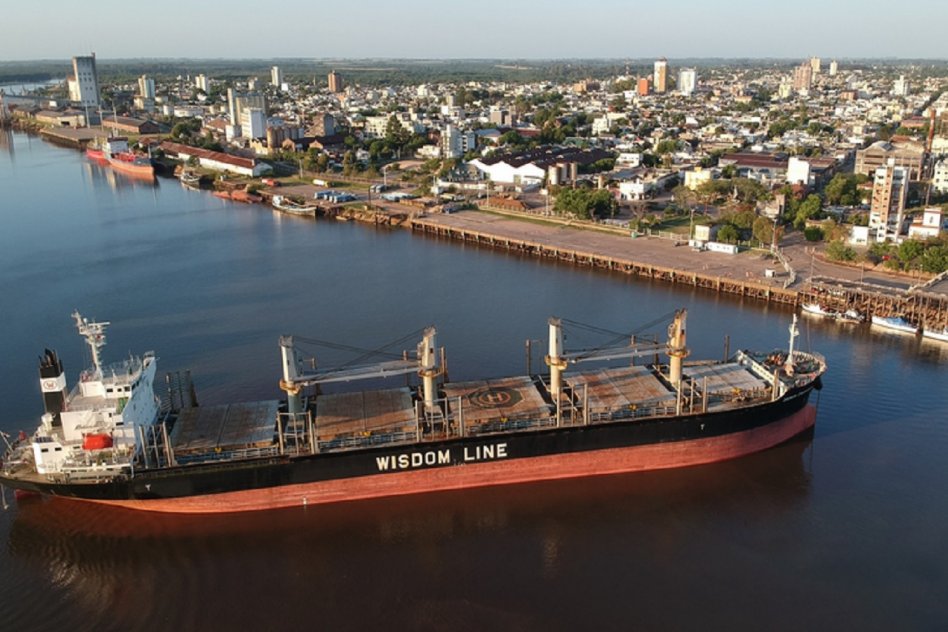 El Puerto de Concepción del Uruguay suma embarques de graneles y madera, mientras avanza el acopio de maíz y arroz
