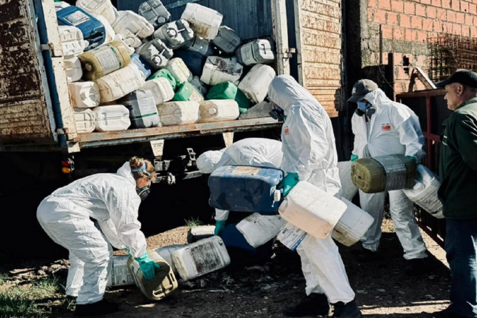 La provincia intervino un acopio ilegal en Rosario del Tala y retiró más de 2000 bidones de fitosanitarios