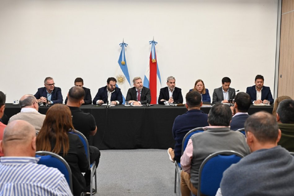 El gobernador recibió a presidentes comunales y propuso revisar la ley de comunas