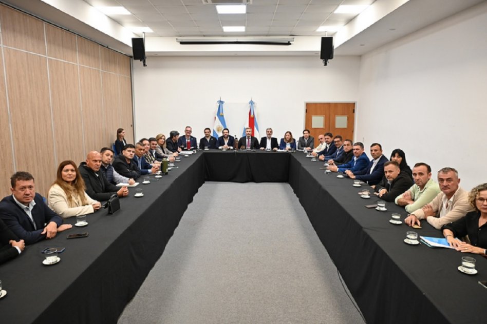 Frigerio analizó con intendentes justicialistas la situación de los municipios y la caída de recursos