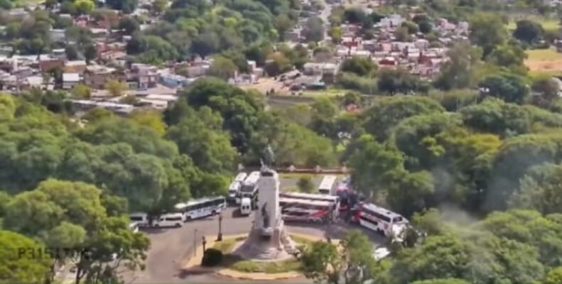 LA MULTISECTORIAL gastó más de  millones en una movilización con baja adhesión mientras el 70% de las escuelas tuvo clases