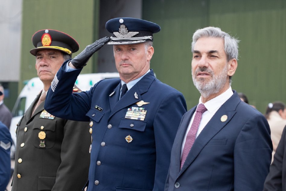 El gobierno provincial acompañó el 44° aniversario del Bautismo de Fuego de la Fuerza Aérea