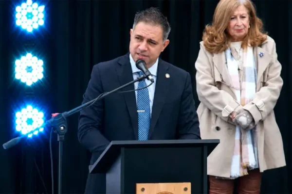 Miles de entrerrianos repudiaron los intentos de politizar y alterar la fiesta patria en Gualeguaychú