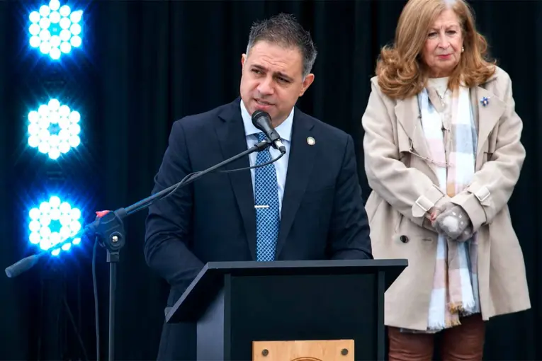 Miles de entrerrianos repudiaron los intentos de politizar y alterar la fiesta patria en Gualeguaychú
